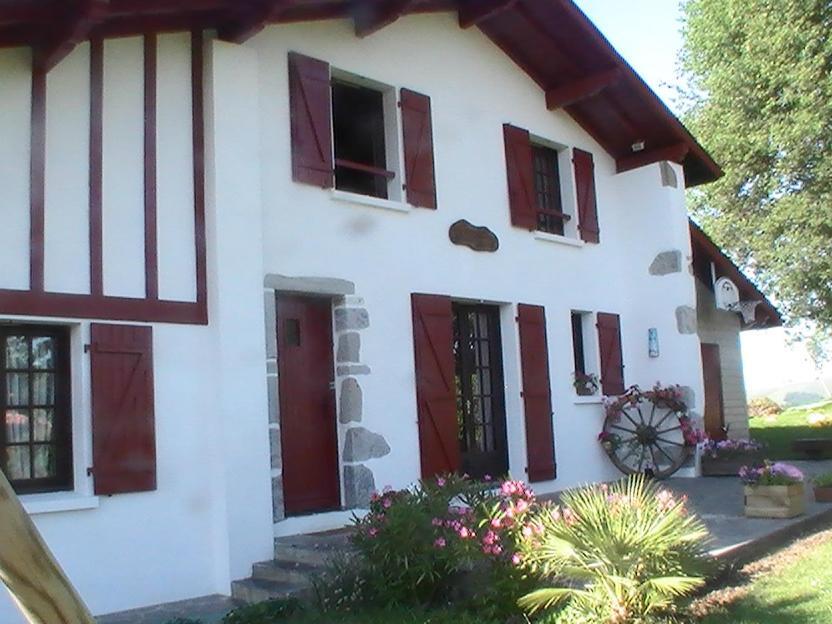 Appartement Au Coeur Du Pays Basque : Vue Superbe Saint-Esteben Exterior photo